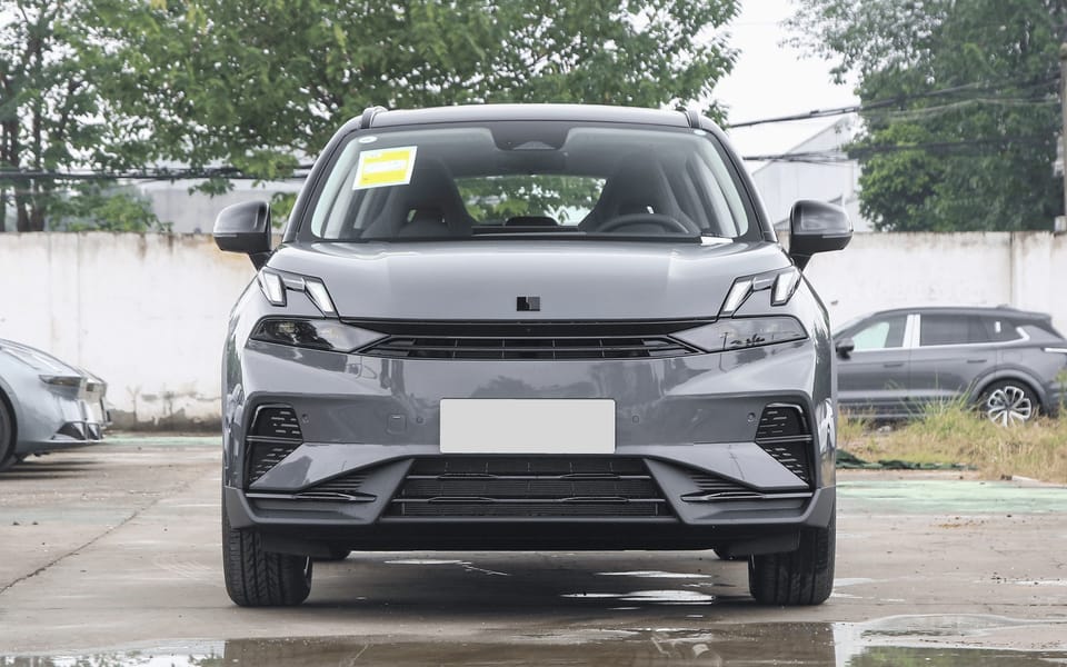 Lynk & Co 06 EM-P